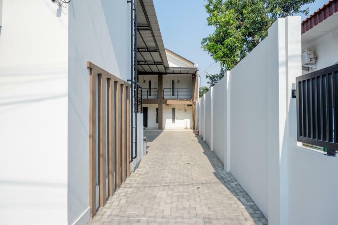 Reddoorz Plus Syariah Near Stasiun Tegal 2 Ngoại thất bức ảnh