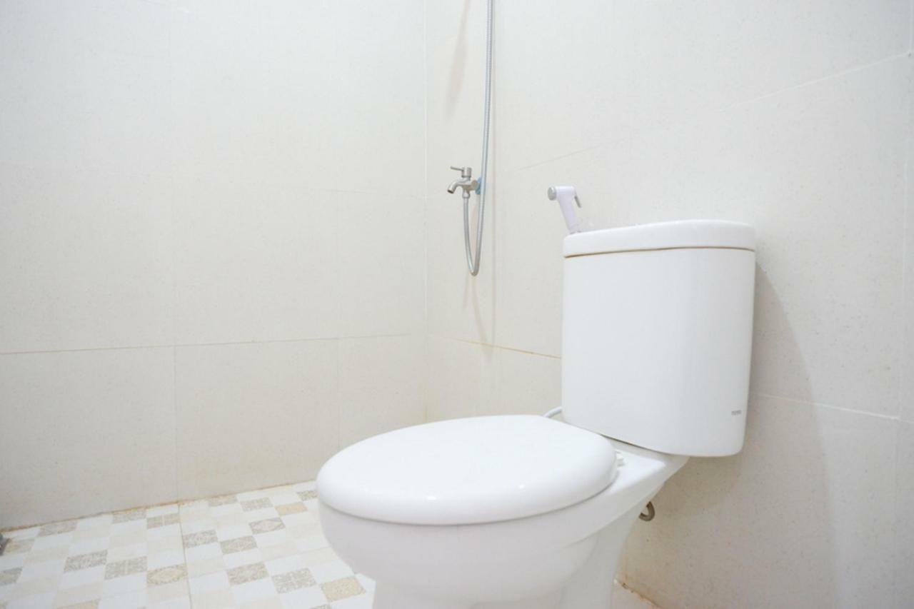 Reddoorz Plus Syariah Near Stasiun Tegal 2 Ngoại thất bức ảnh